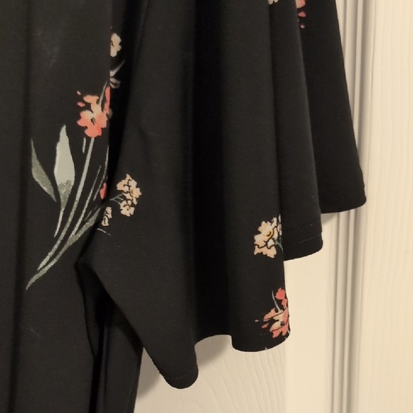 Penningtons Black Flutter Sleeve Jumpsuit With Belt V-Neck. Size 2X EUC - Picture 8 of 9